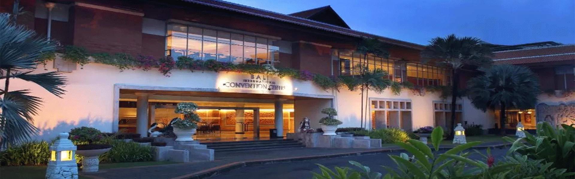 Triple Treat: 10 Nights Holiday at Hong Kong, Singapore & Bali  with Breakfast –  from £2,099 pp